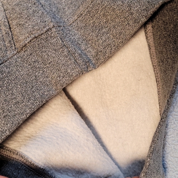 🔶️5 for $30🔶️ CANADA Heather Gray Hooded Sweatshirt - Picture 5 of 7